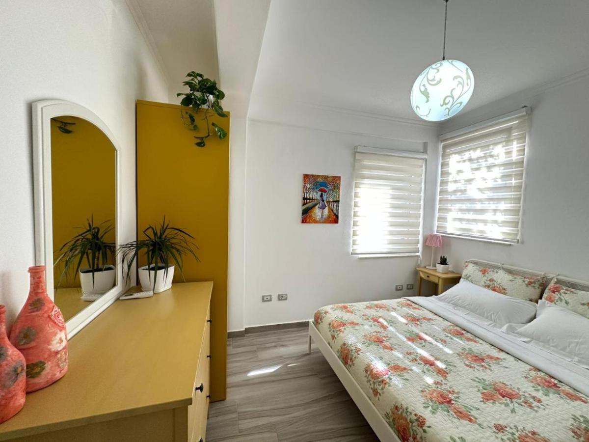 Sofia'S Holiday Apartment Vlorë Exterior foto